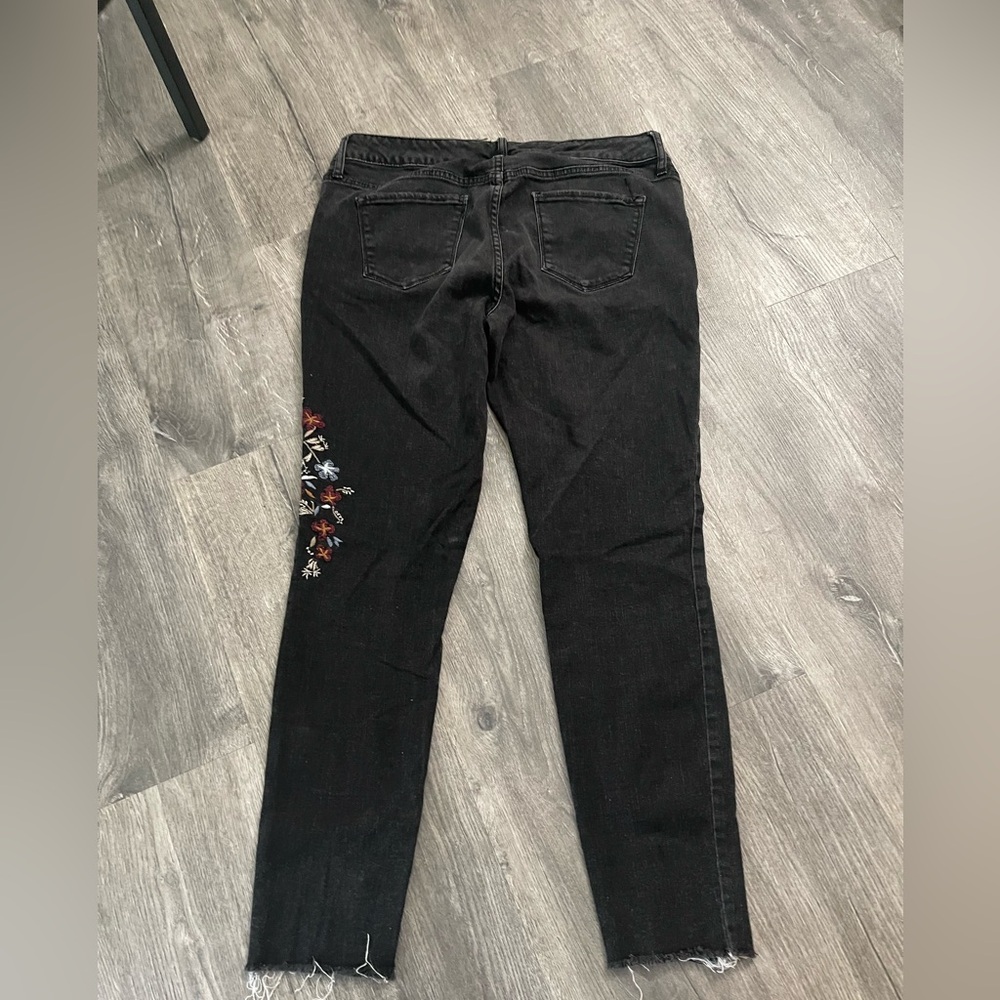 Floral Embroidered Skinny Jeans - Picture 2 of 7